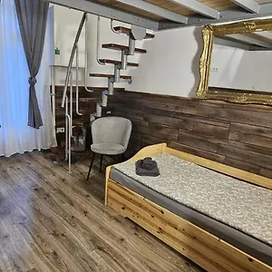 Quiet And 2 Bedrooms 2 Bathrooms In The Heart Of Budapeszt